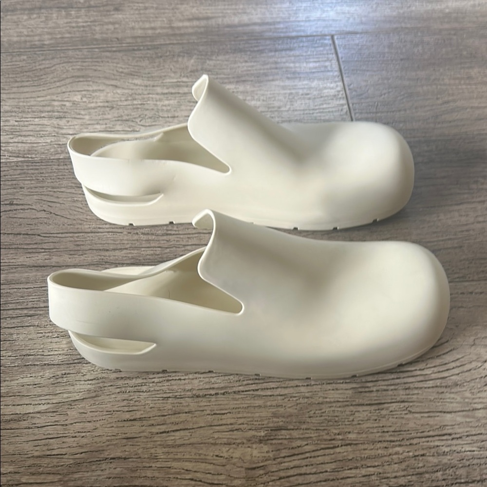 Bottega Veneta Clogs - Picture 6 of 17